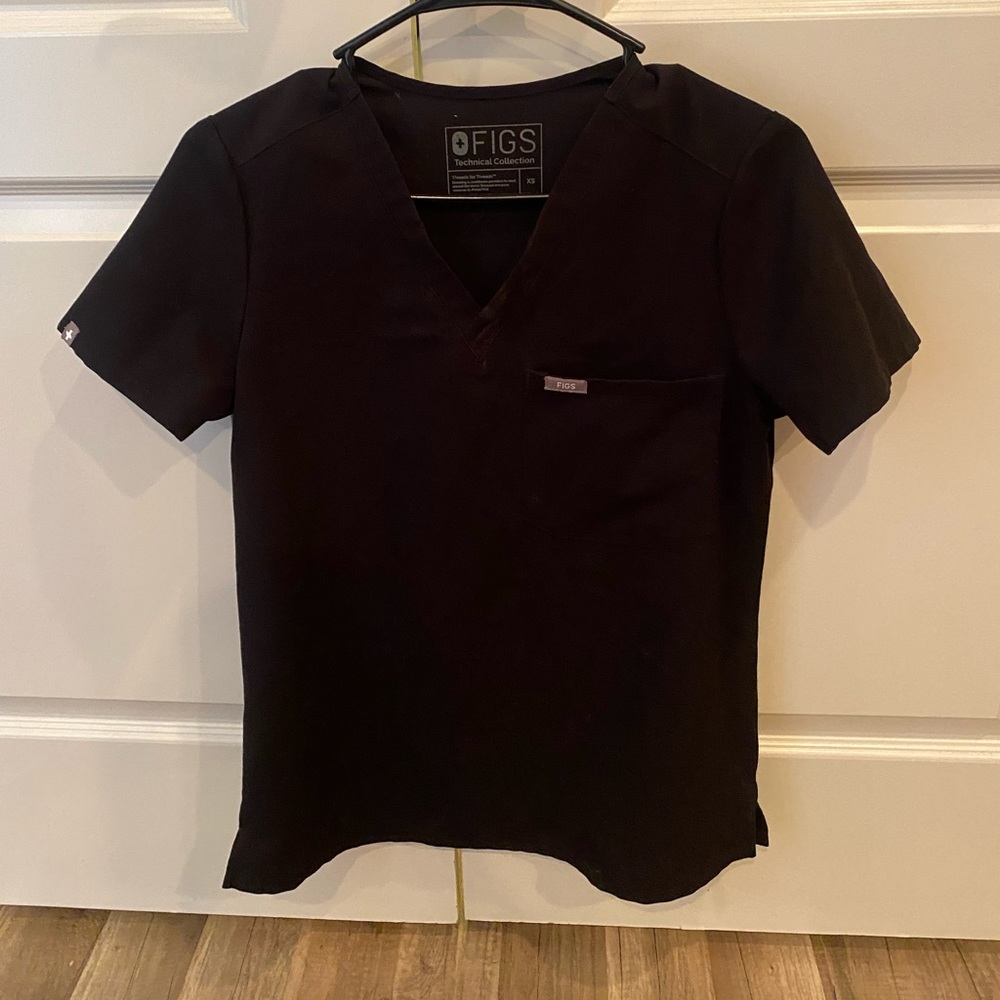 Figs scrubs black v neck top and jogger bottoms